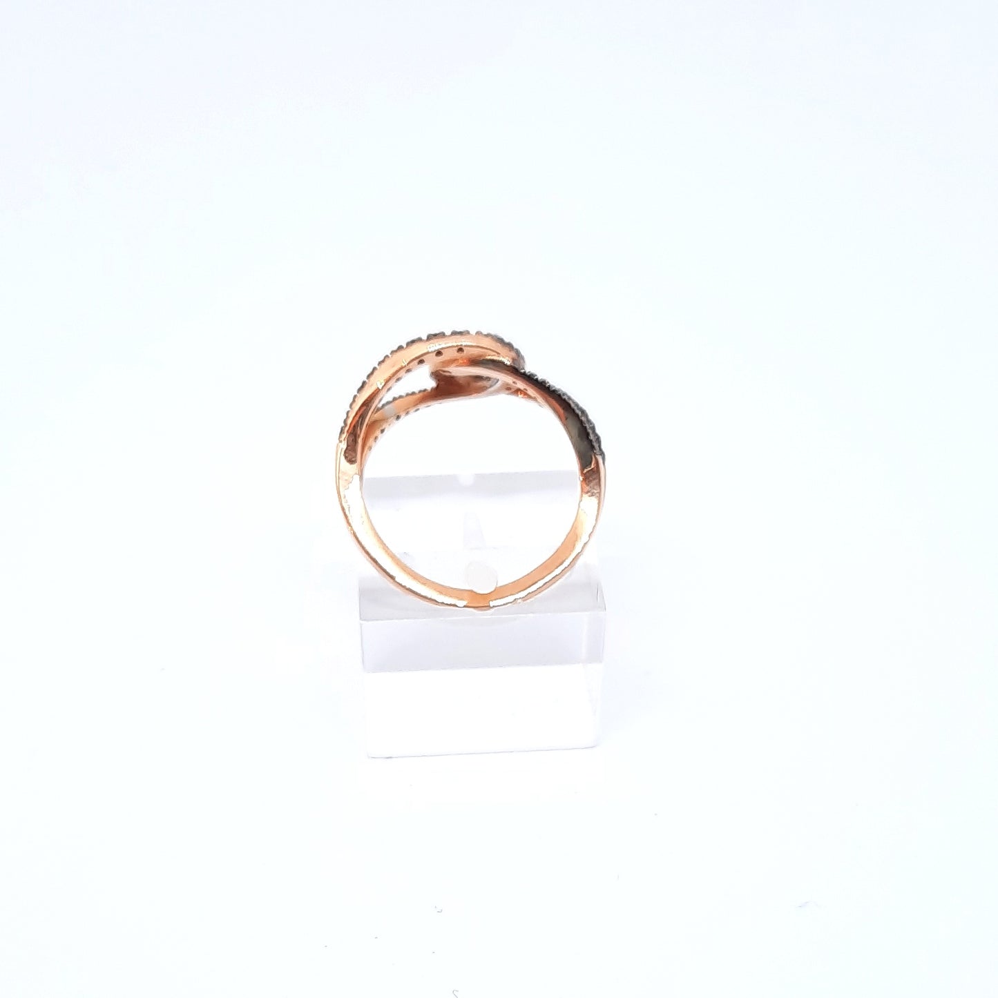 Anello con diamante centrale e diamanti brown in oro rosa 18 kt