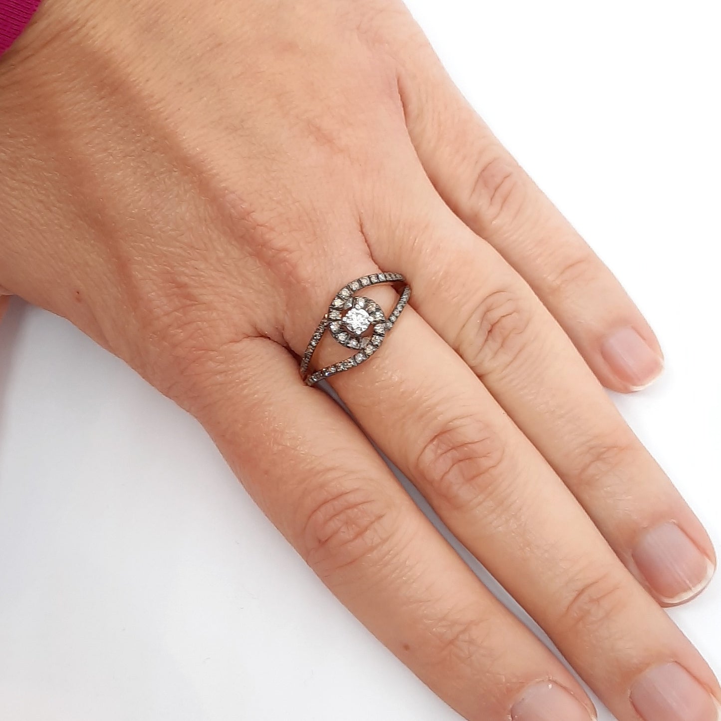 Anello con diamante centrale e diamanti brown in oro rosa 18 kt
