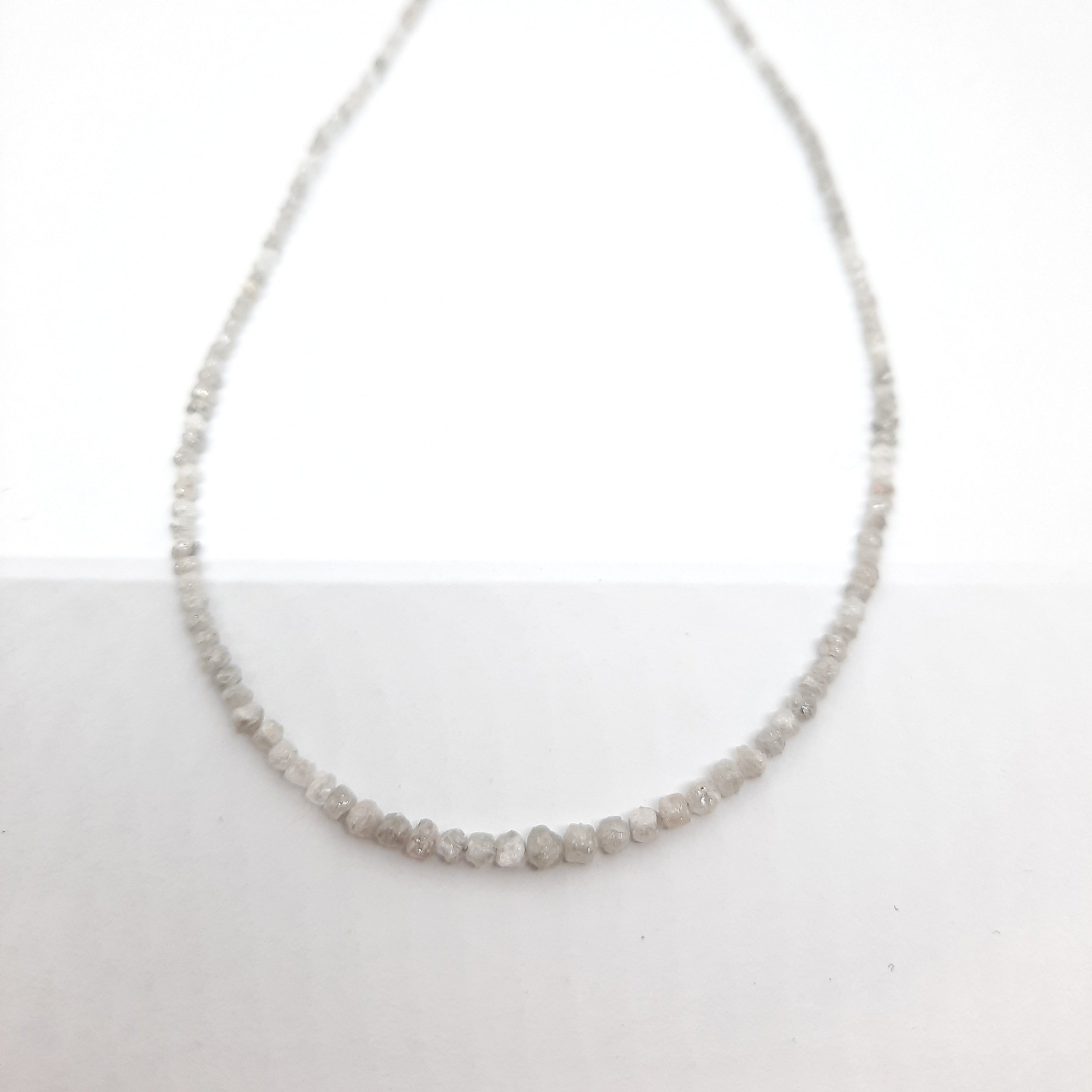 Filo di diamanti ice con chiusura in oro