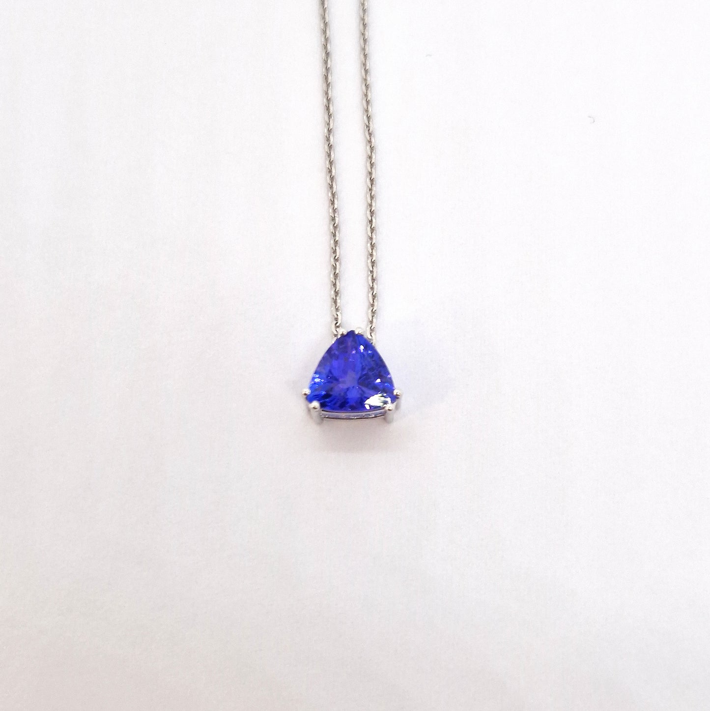 Collana con tanzanite trillion in oro bianco 18 kt