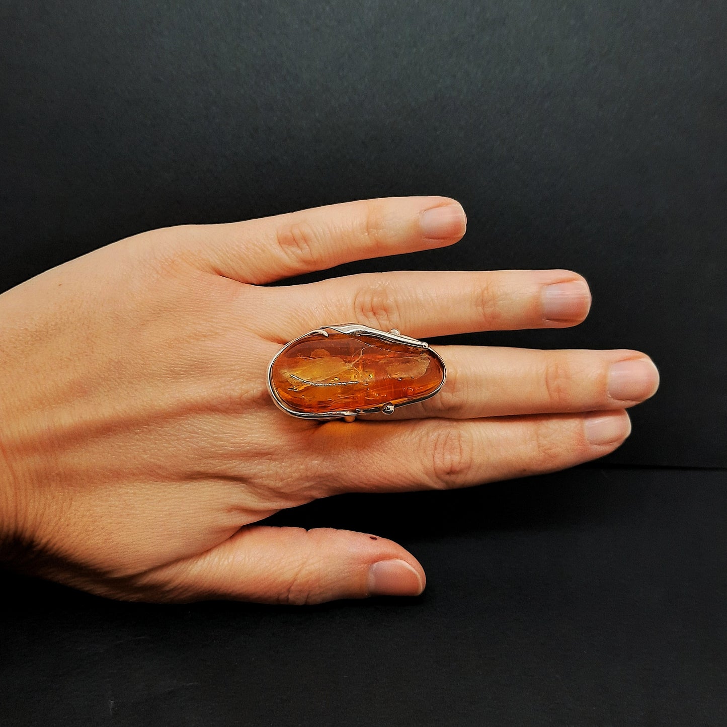 Anello in argento con ambra naturale ANA 1