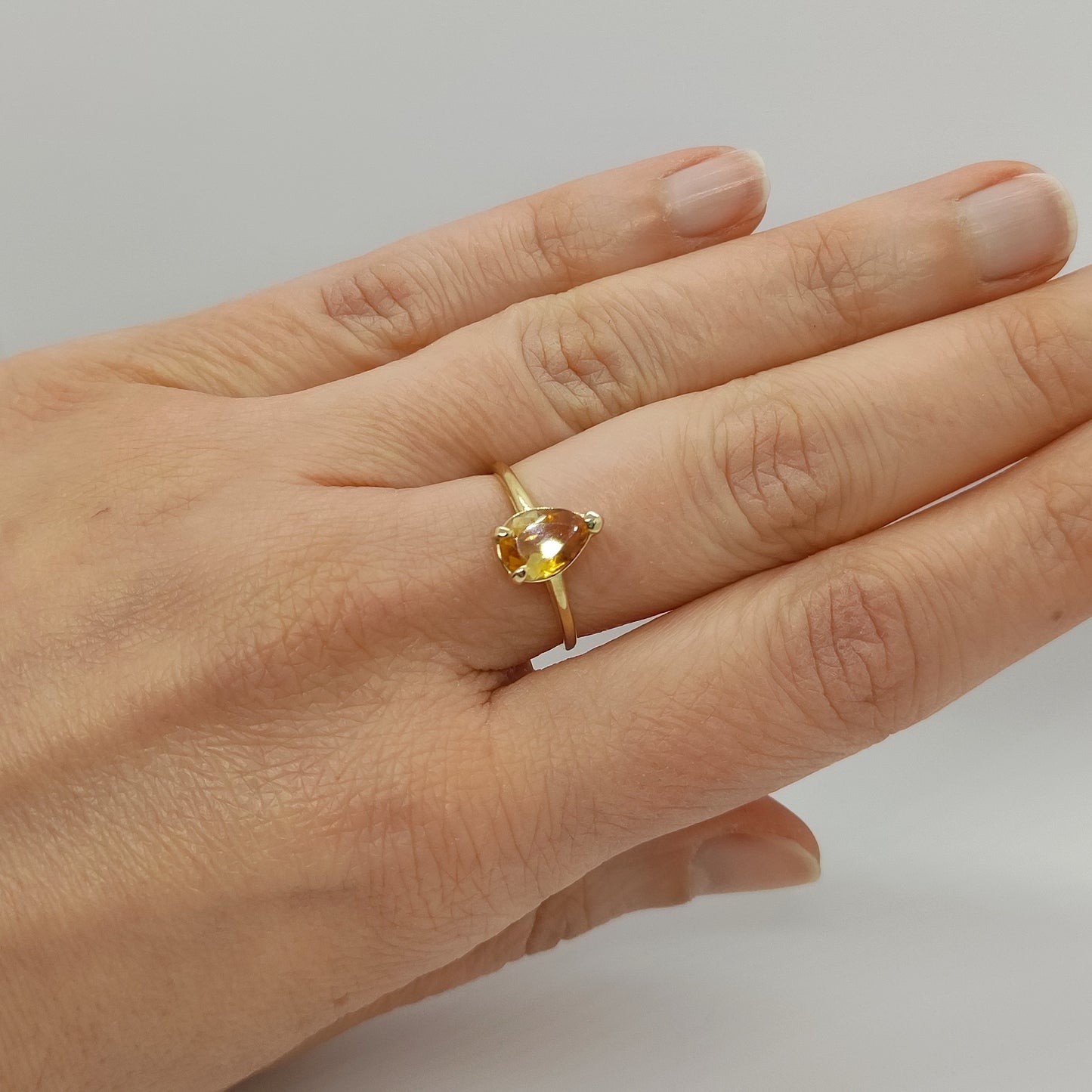 Anello con quarzo citrino in oro giallo 18 kt
