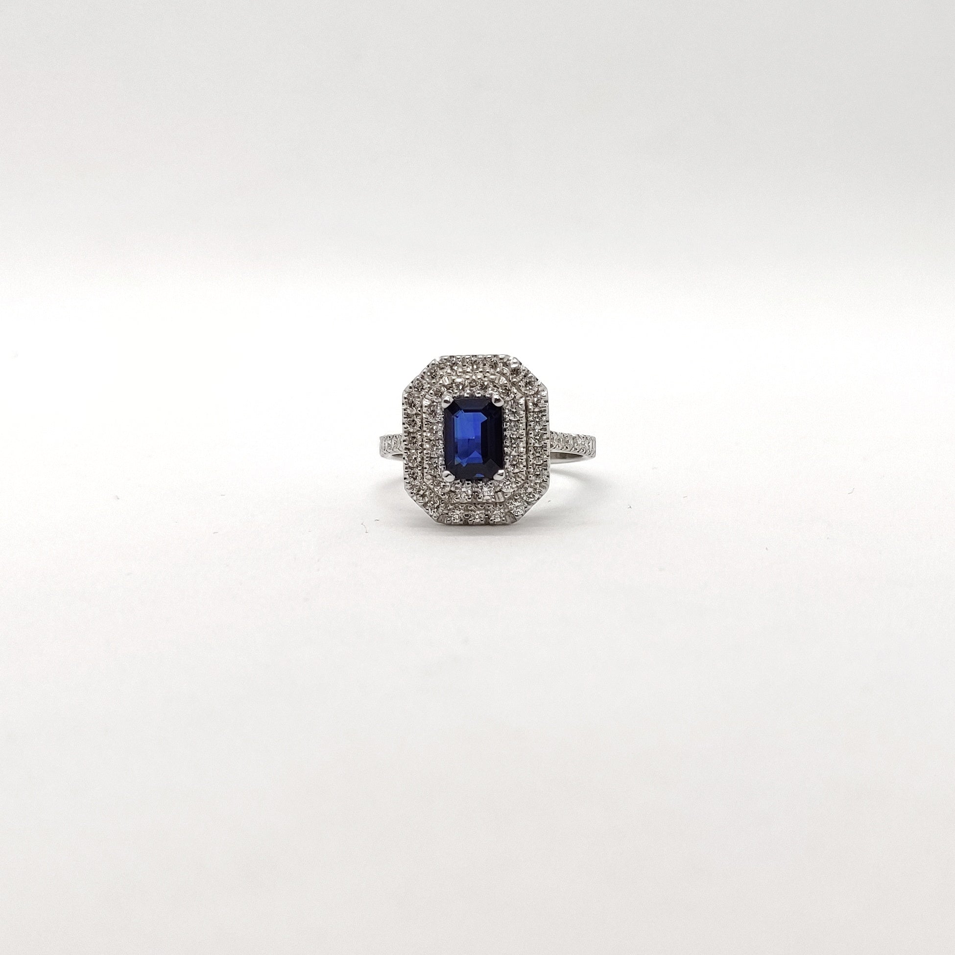 Anello zaffiro con diamanti in oro bianco 18 kt