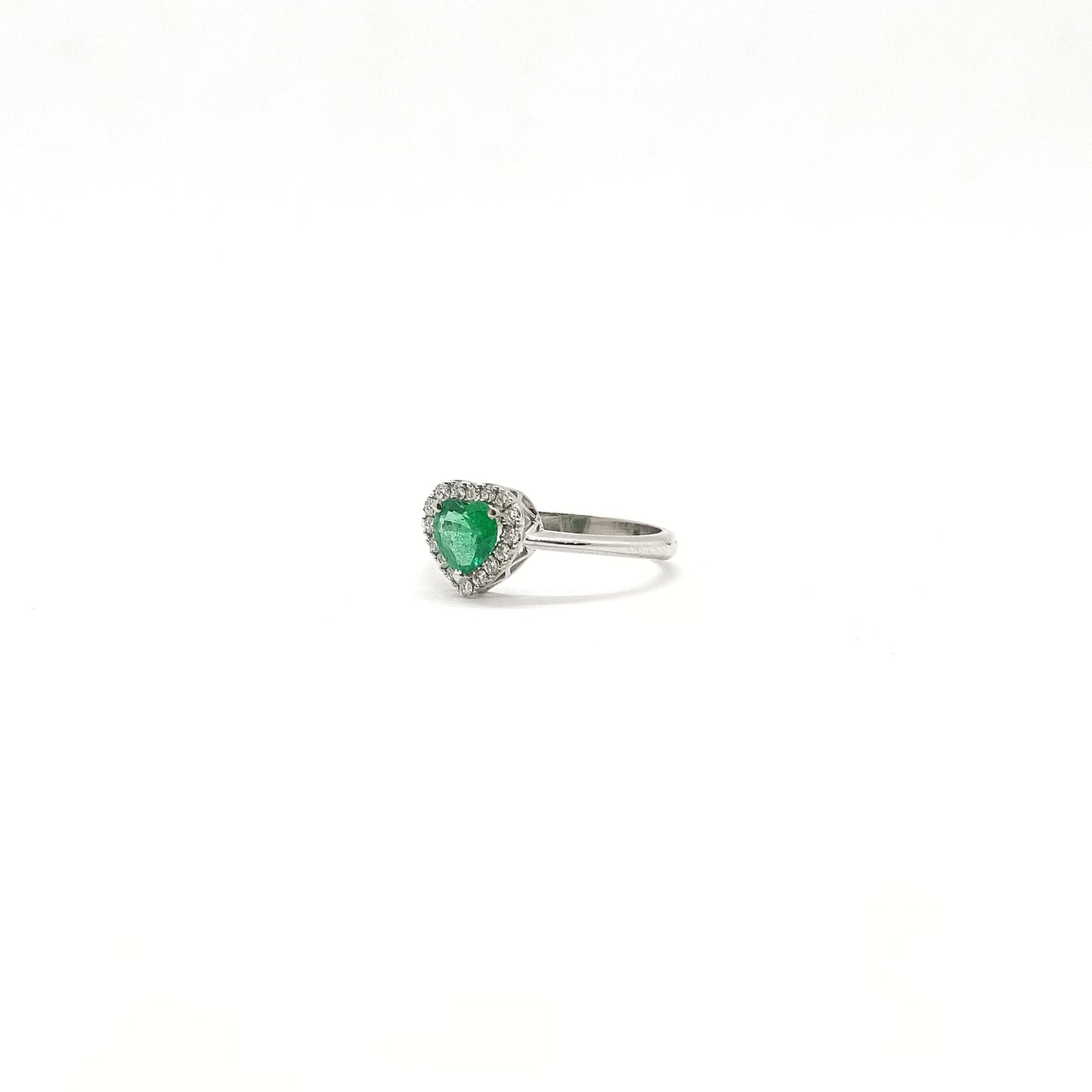 Anello con smeraldo a cuore e diamanti in oro bianco 18 kt