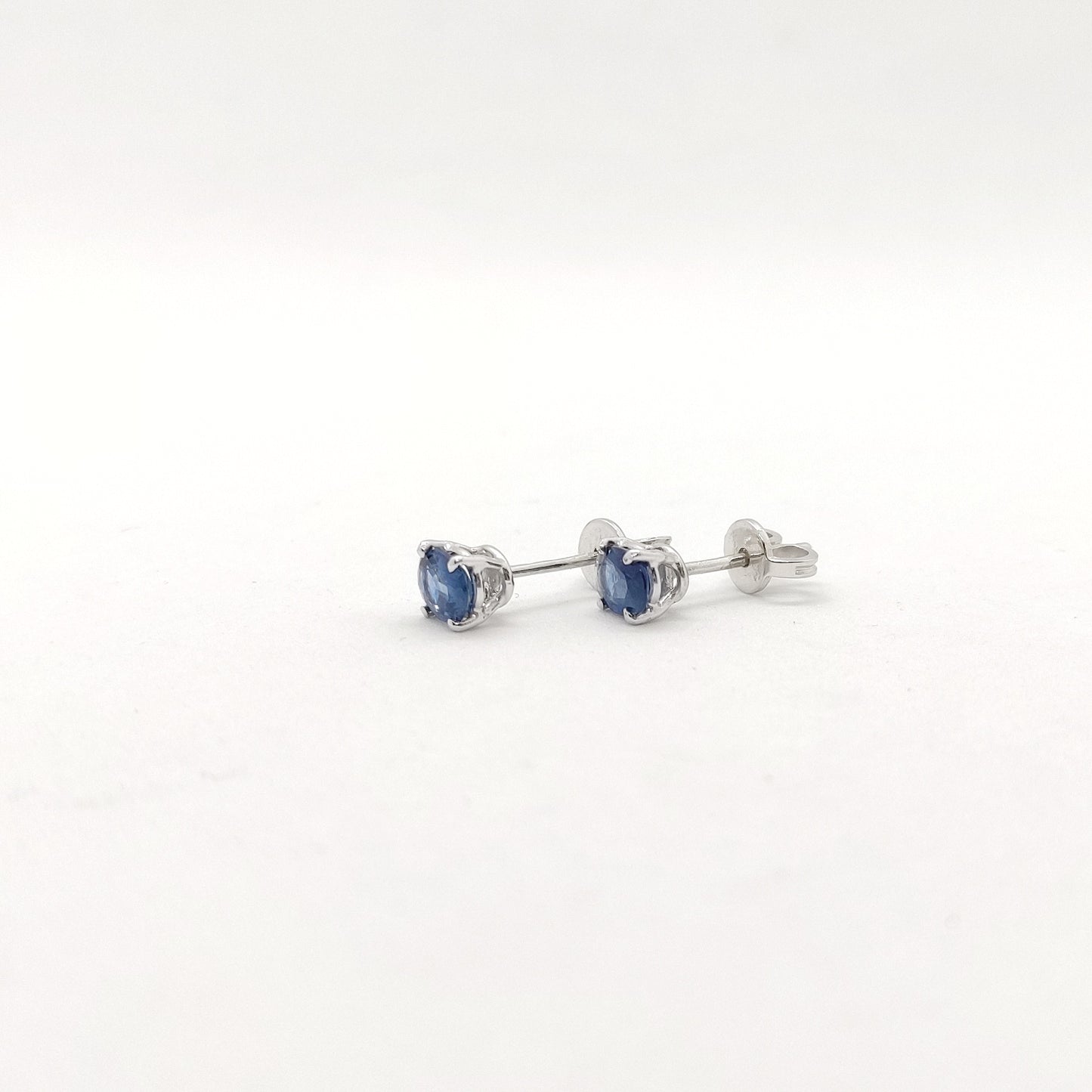 Orecchini con zaffiro in oro bianco 18 kt