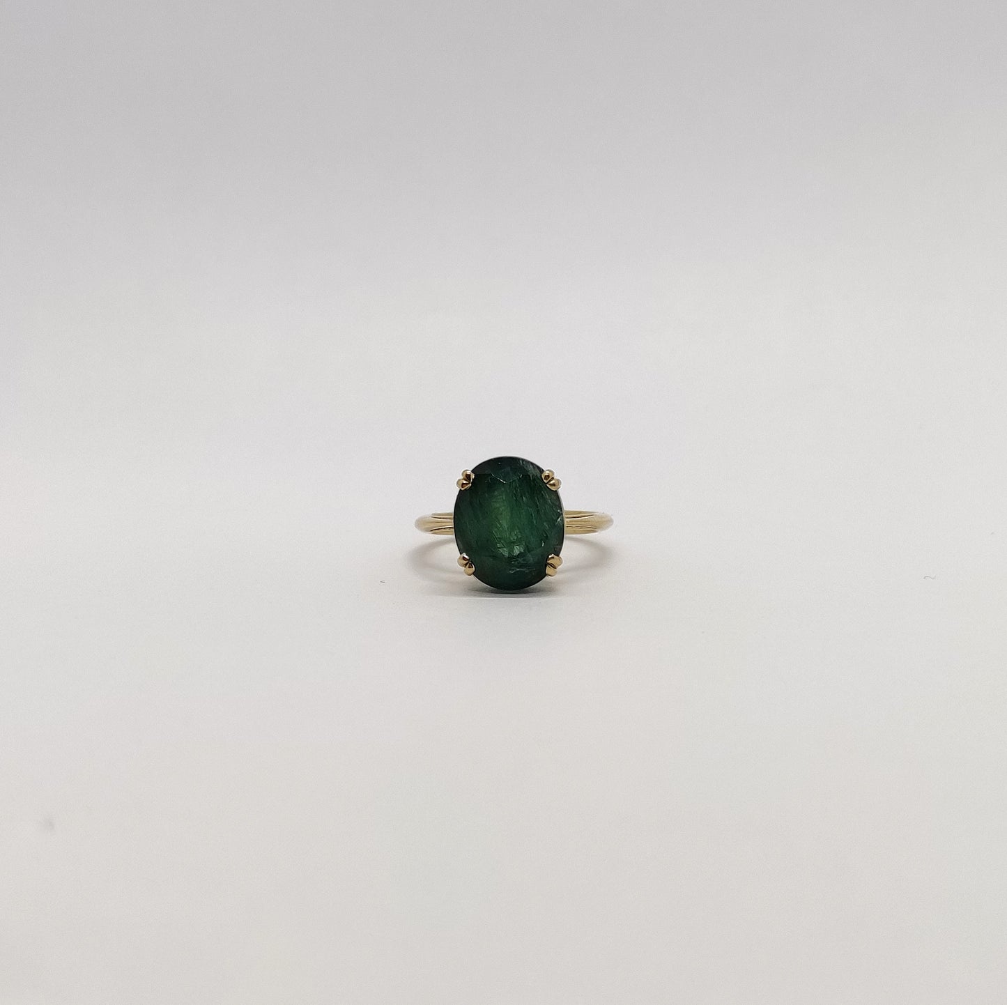 Anello con grandidierite in oro giallo 18 kt