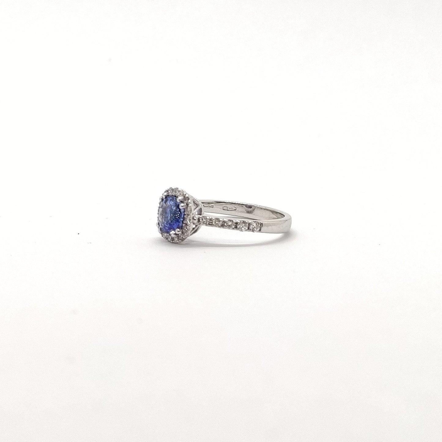 Anello zaffiro e diamanti in oro bianco 18 kt