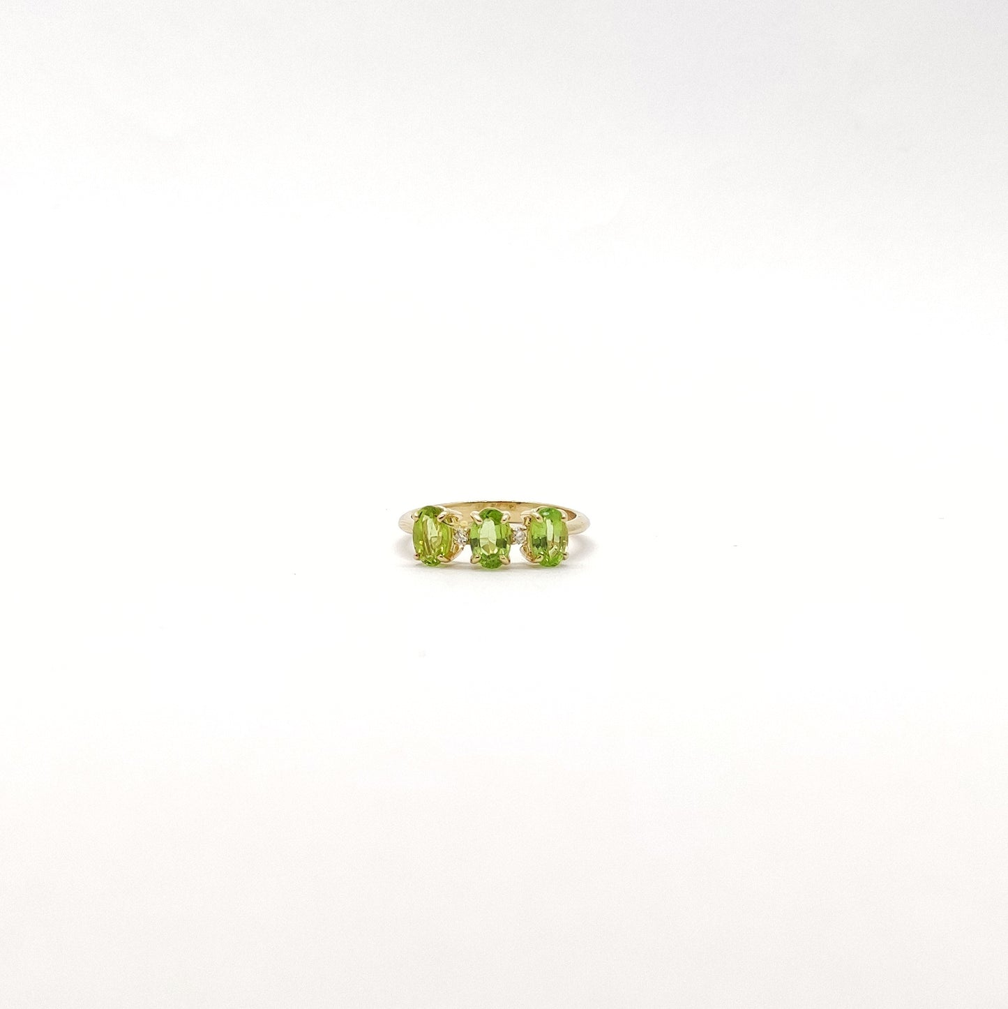 Anello con peridot e diamanti in oro giallo 18 kt