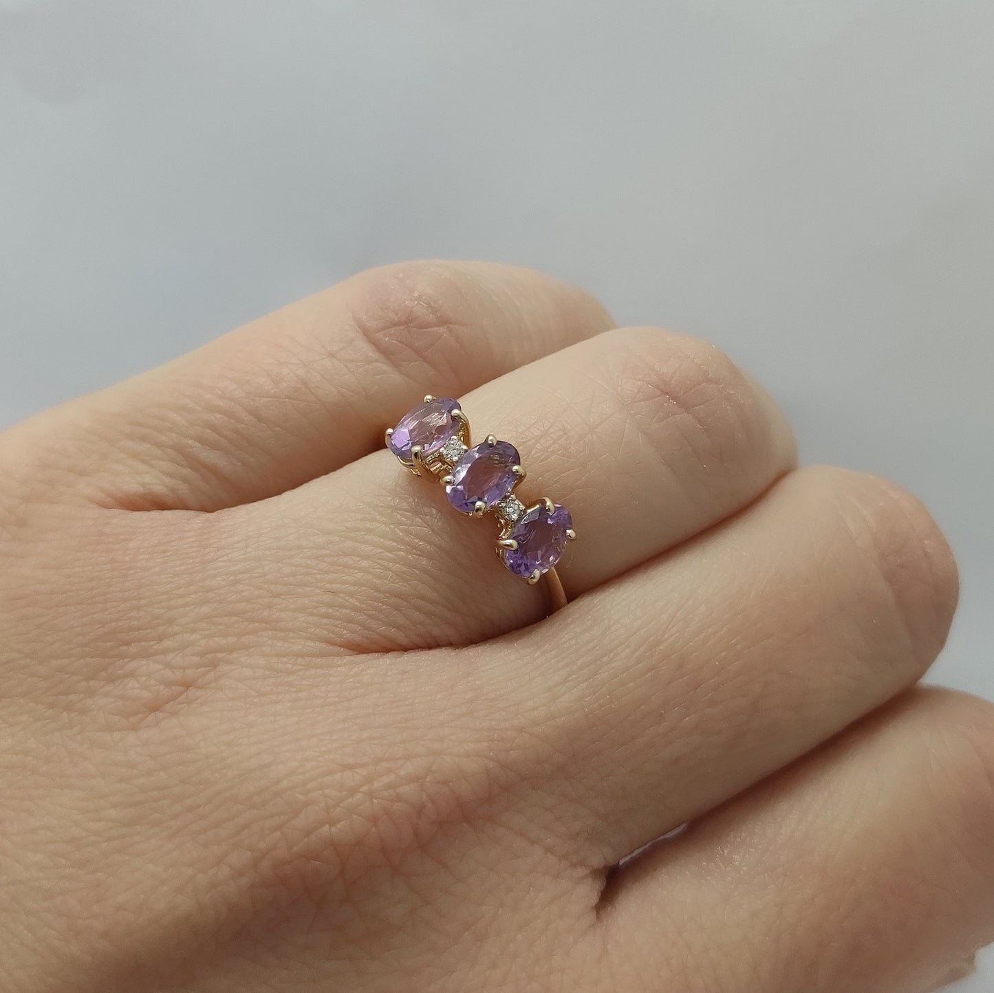 Anello con ametista e diamanti in oro giallo 18 kt