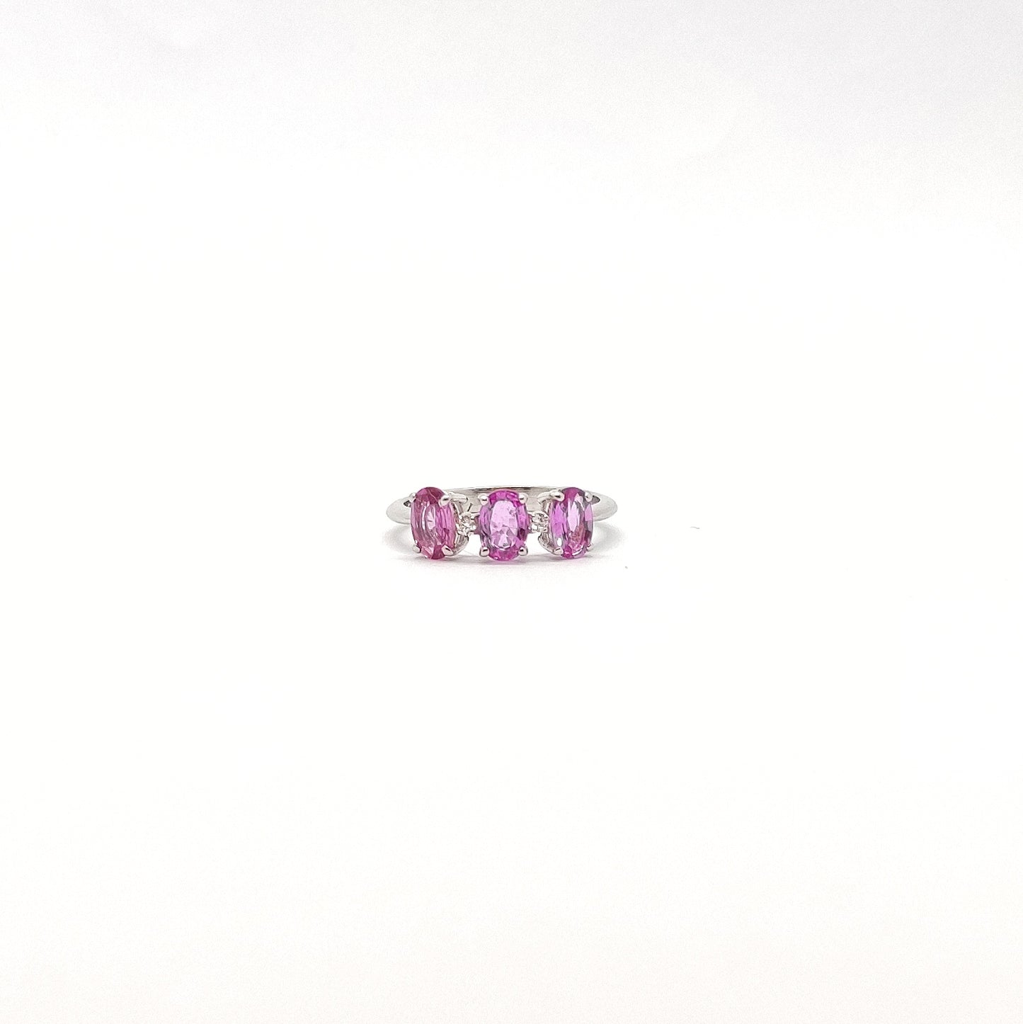 Anello zaffiro rosa e diamanti in oro bianco 18 kt
