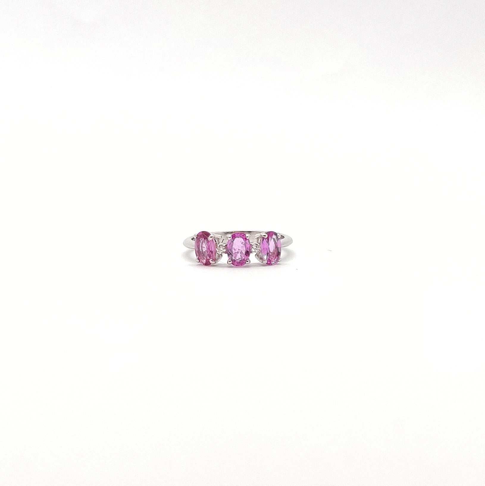 Anello zaffiro rosa e diamanti in oro bianco 18 kt