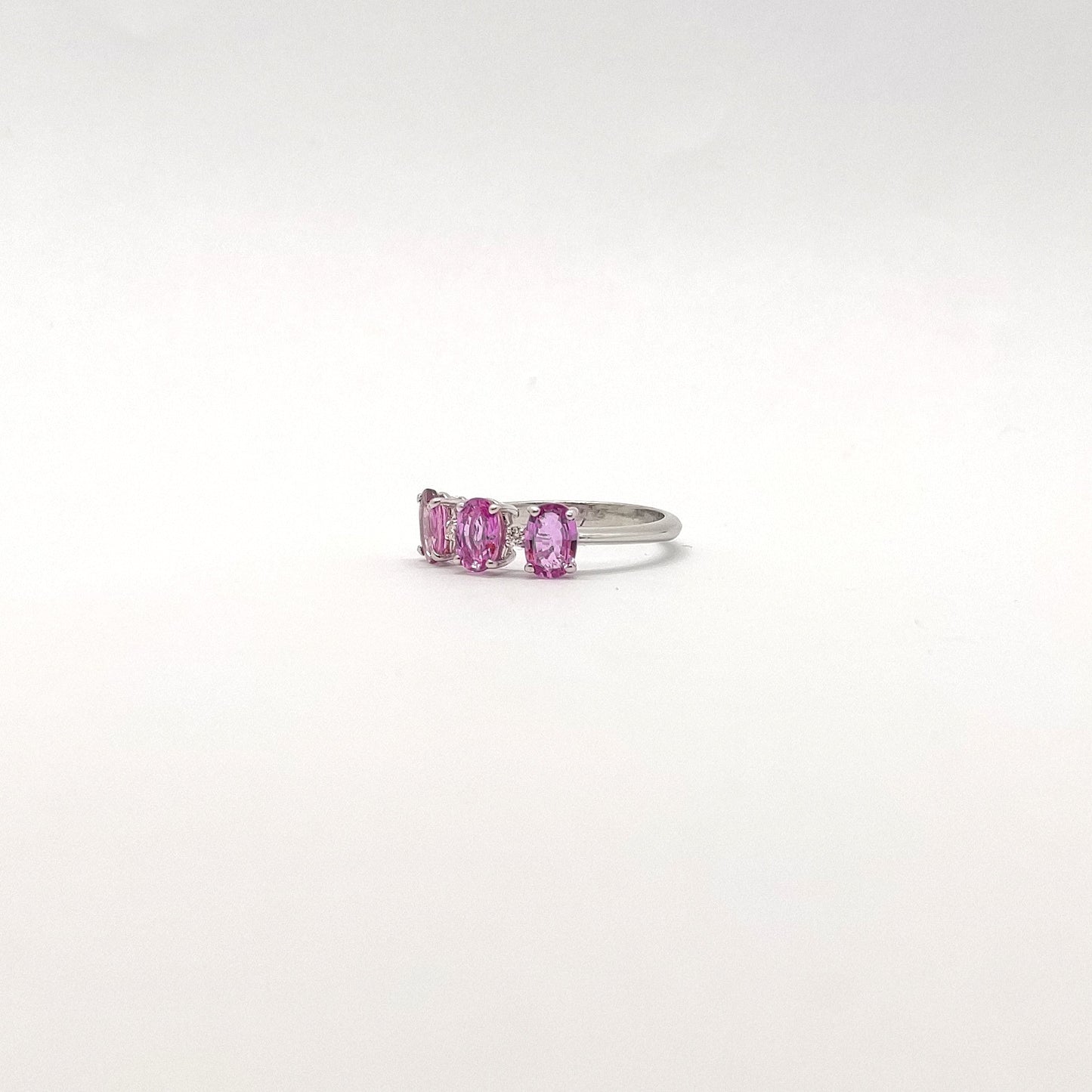 Anello zaffiro rosa e diamanti in oro bianco 18 kt