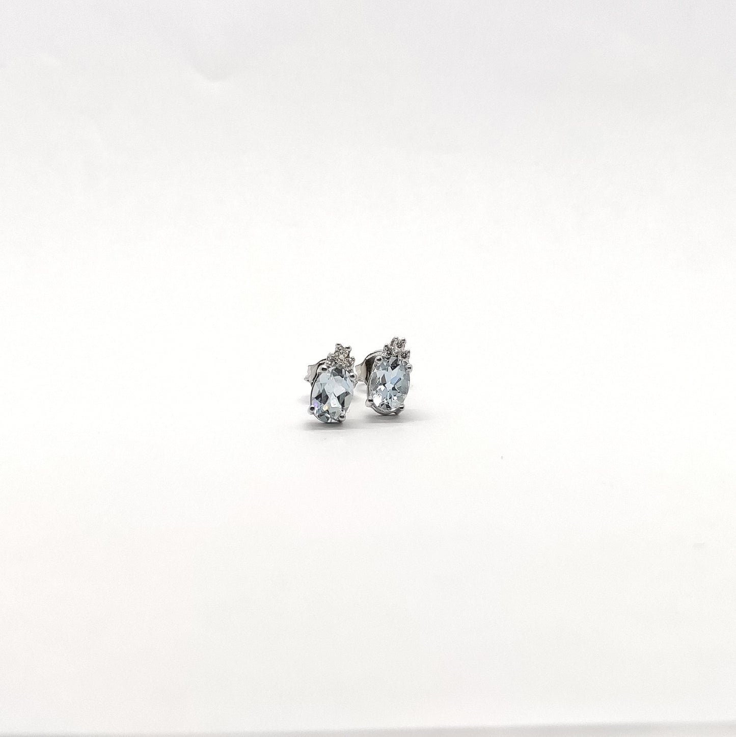 Orecchini acquamarina e diamanti in oro 18 kt