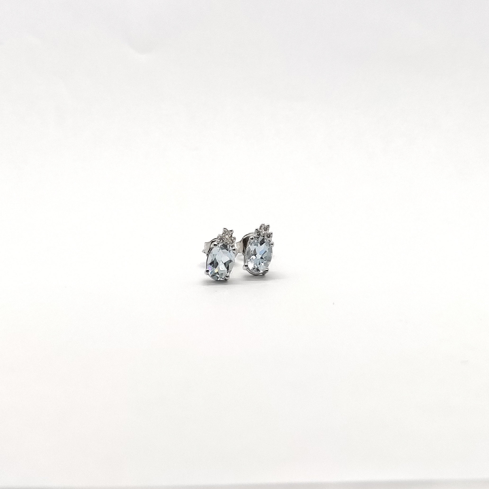 Orecchini acquamarina e diamanti in oro 18 kt