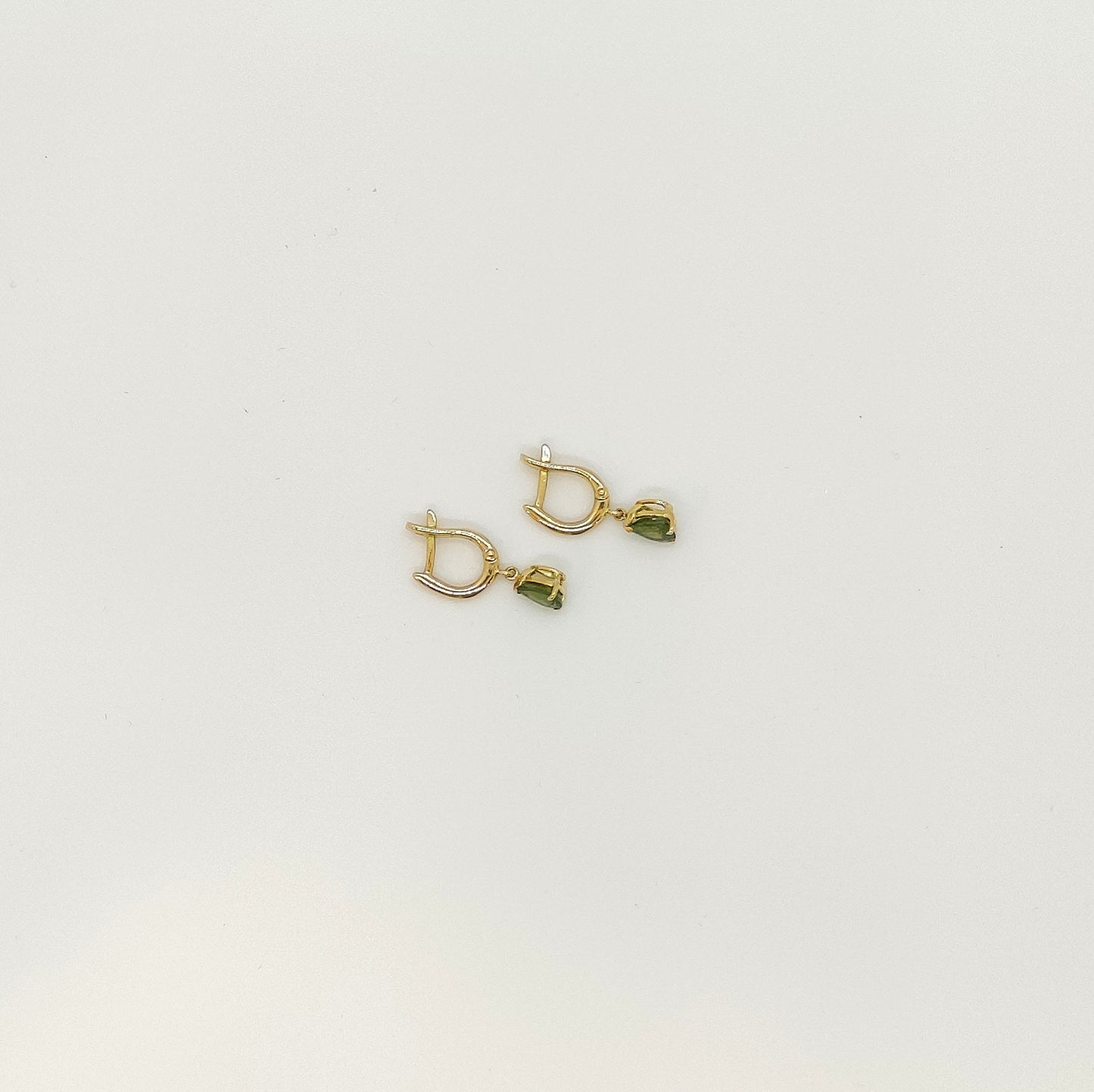 Orecchini con zaffiro verde (corindone) in oro giallo 18 kt
