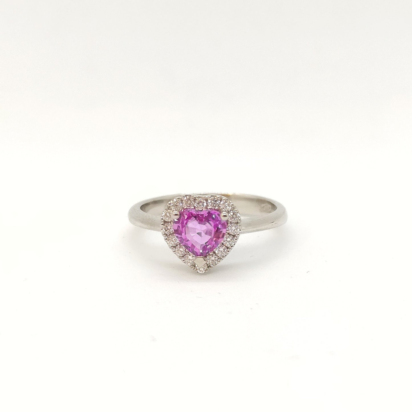 Anello con zaffiro rosa cuore con diamanti in oro bianco 18 kt