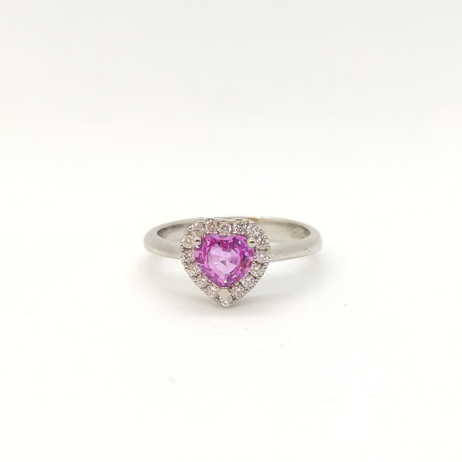 Anello con zaffiro rosa cuore con diamanti in oro bianco 18 kt
