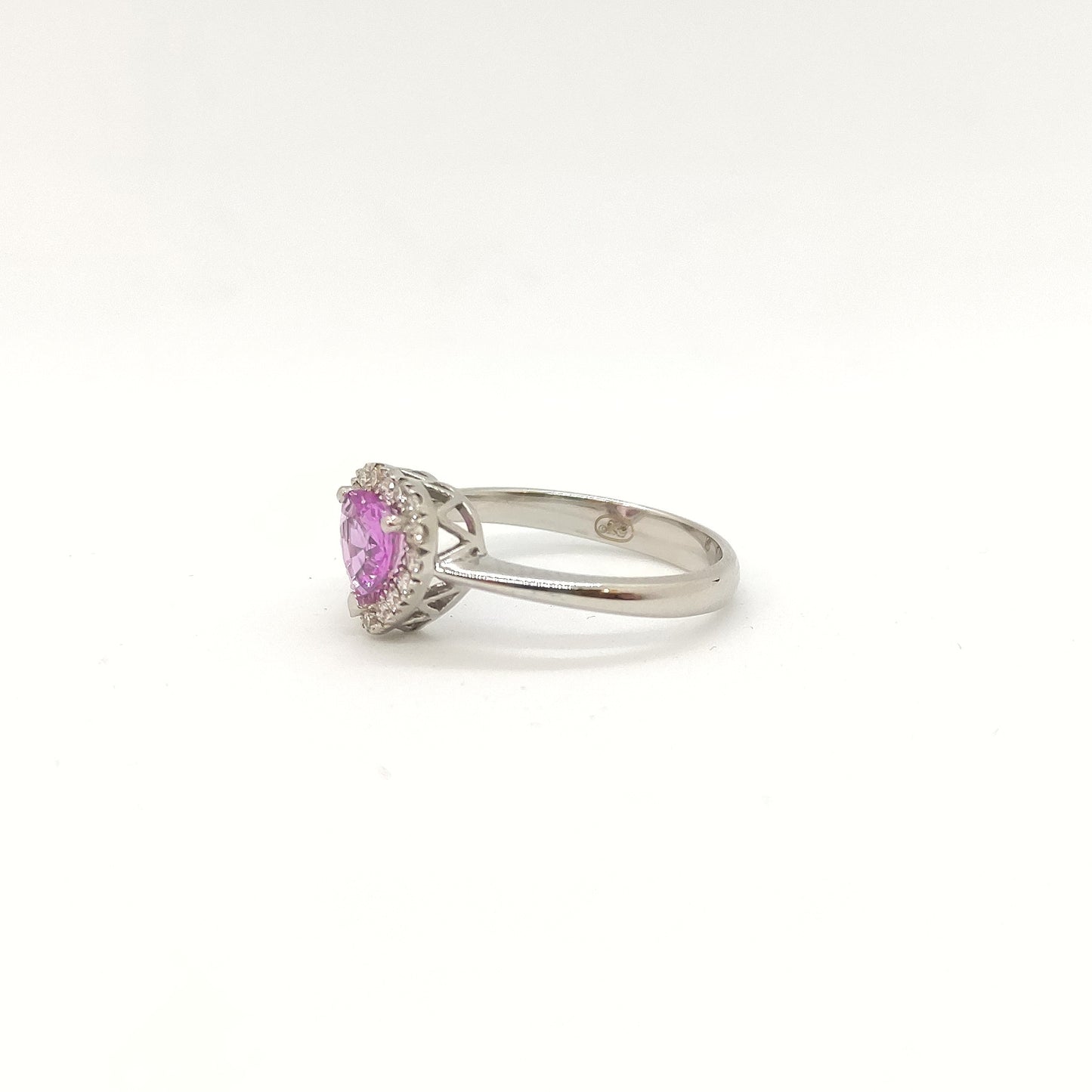 Anello con zaffiro rosa cuore con diamanti in oro bianco 18 kt